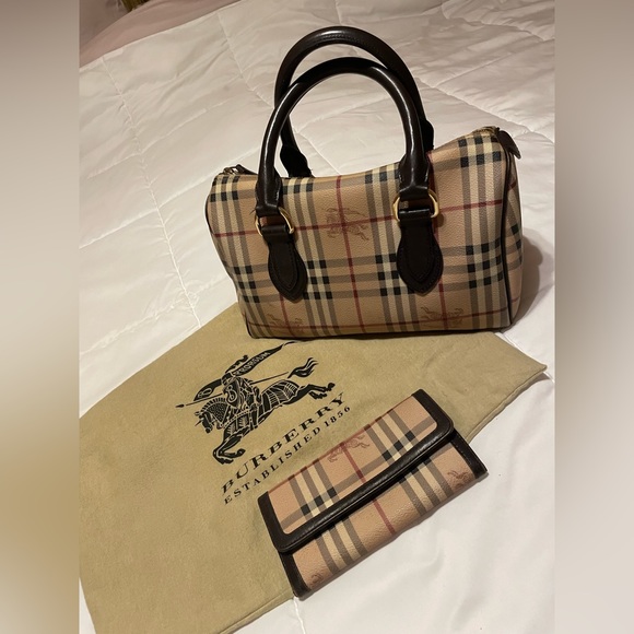 Burberry bag with wallet - Picture 2 of 4